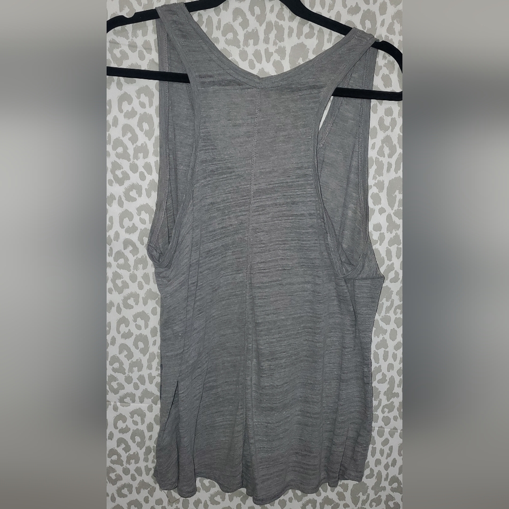 Large Wavy Tanktop - Picture 2 of 3